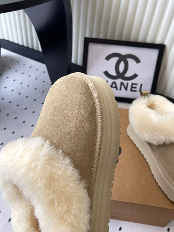 UGG Short Boots Light Beige Suede And Wool 514143