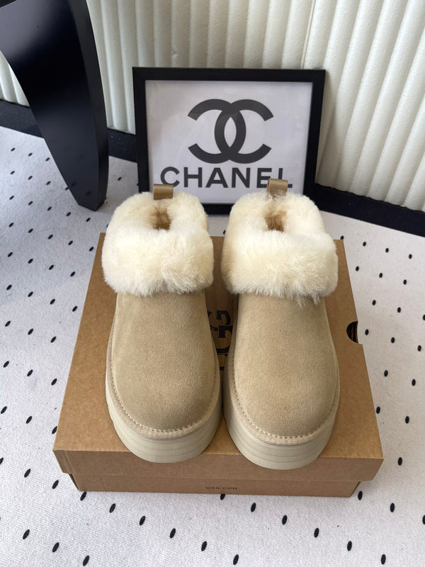 UGG Short Boots Light Beige Suede And Wool 514143