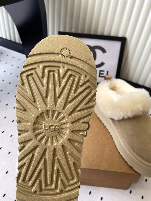 UGG Short Boots Light Beige Suede And Wool 514143