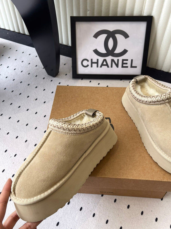 UGG TAZZ Slippers Soft Beige Suede And Wool 514148