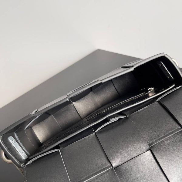 BV Two-In-One Cassette Black 26cm Grey Leather