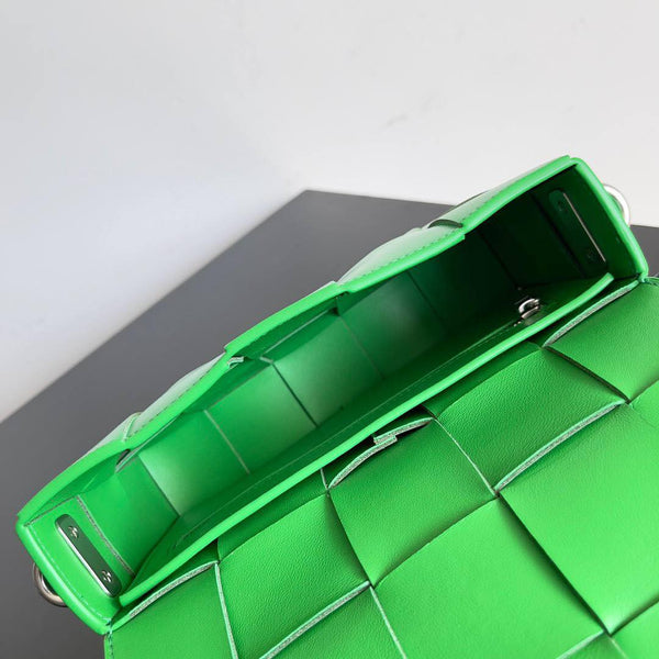 BV Two-In-One Cassette Bag 26cm Parrot Green Leather