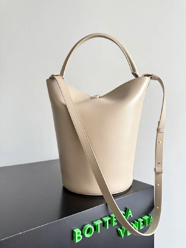 BV 25S Medium Liberta 30cm Beige Calfskin GHW