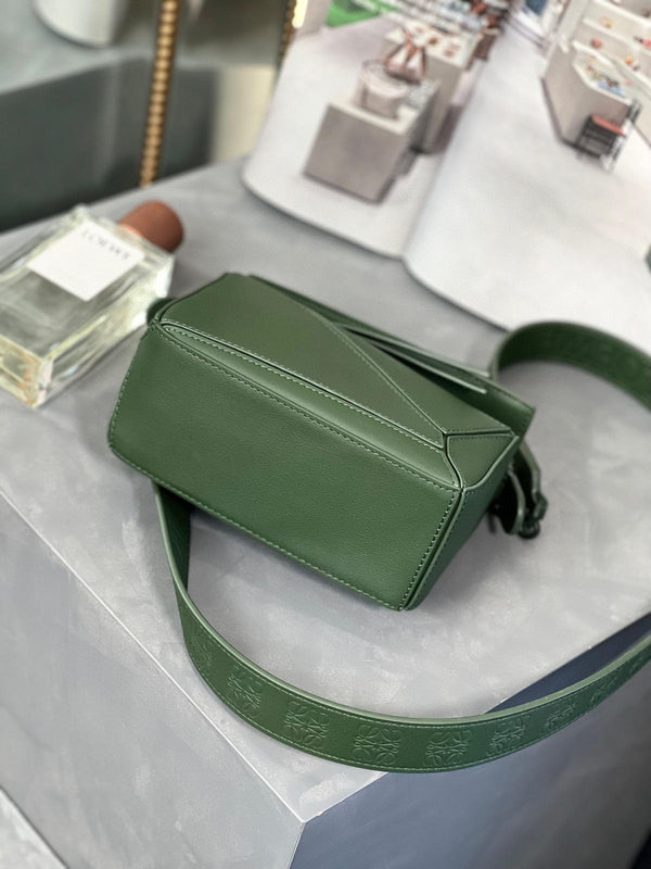 MINI PUZZLE 18CM BOTTLE GREEN CALFSKIN