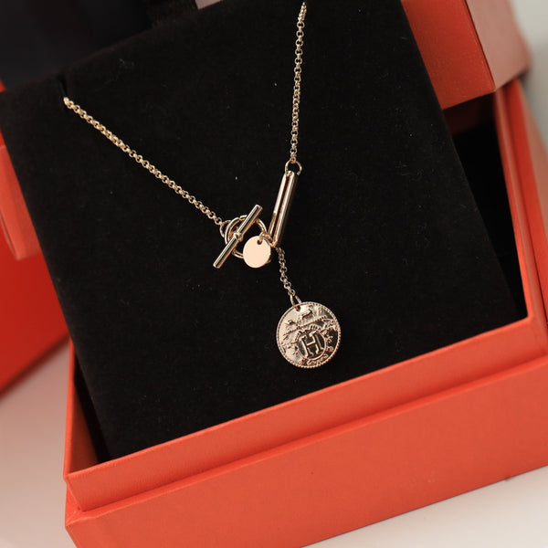 HM ROUND CARD SILVER PINK GOLD DROP NECKLACE