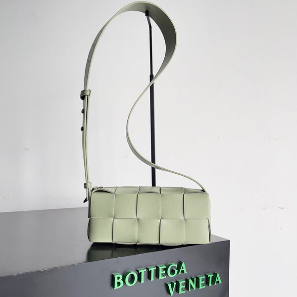 BV SMALL BRICK 24CM PELLE DI AGNELLO VERDE CHIARO