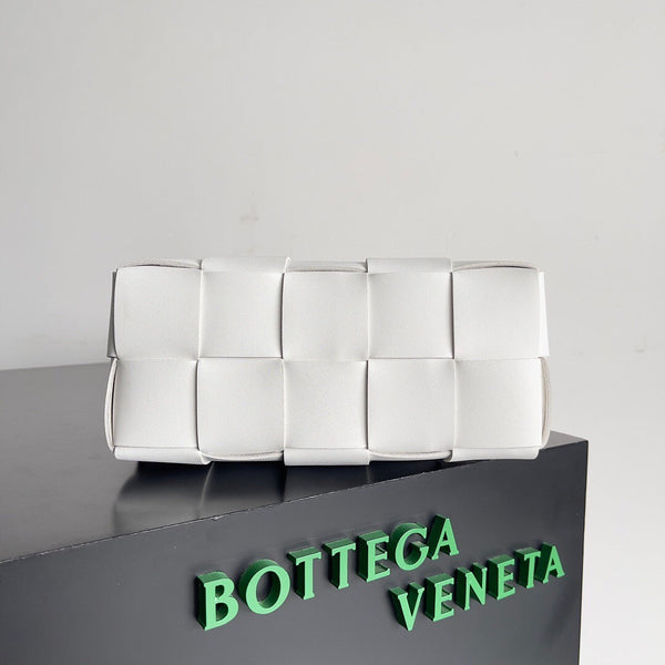 BV SMALL BRICK 24CM WHITE LAMBSKIN