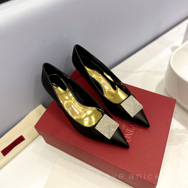 One Stud Diamond Patent Black Leather Pump