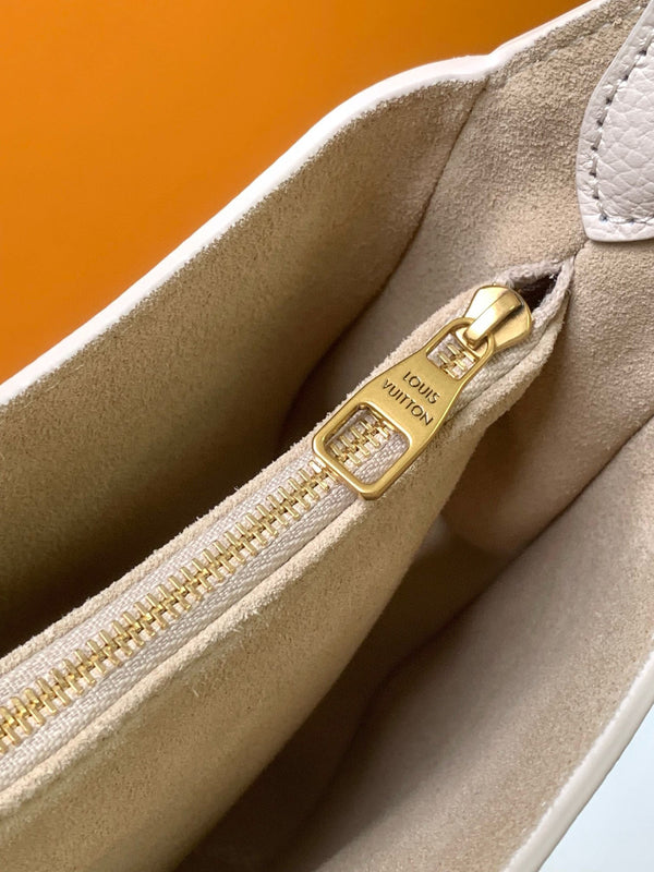 low key shoulder bag 26cm cream calfskin