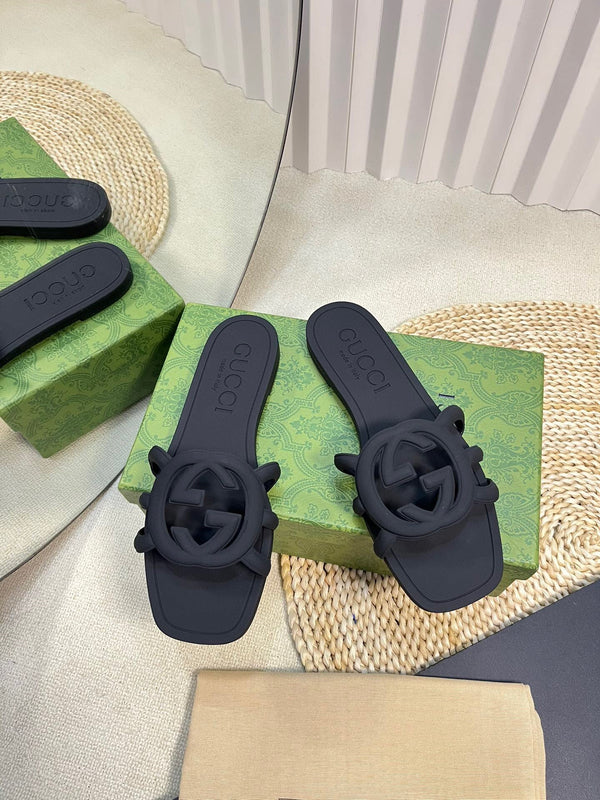Sandalo infradito GG Interlocking G in gomma nera