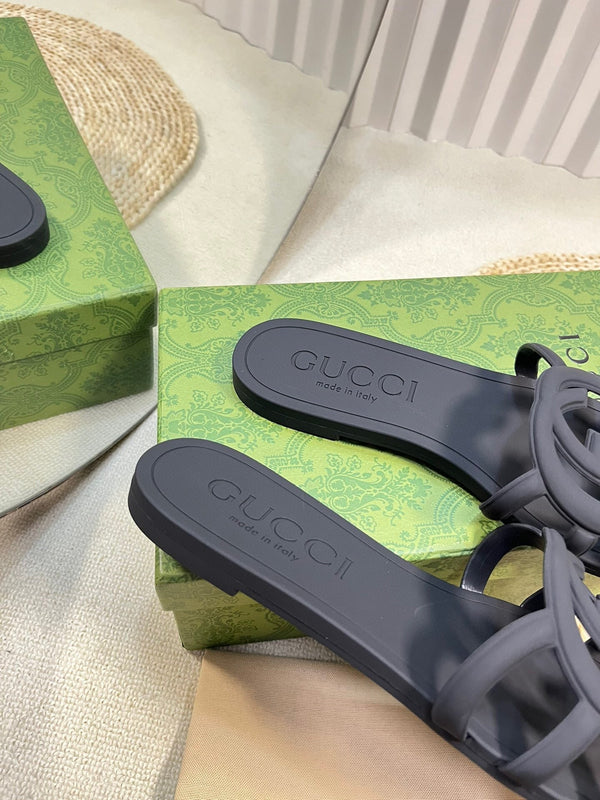 Sandalo infradito GG Interlocking G in gomma nera