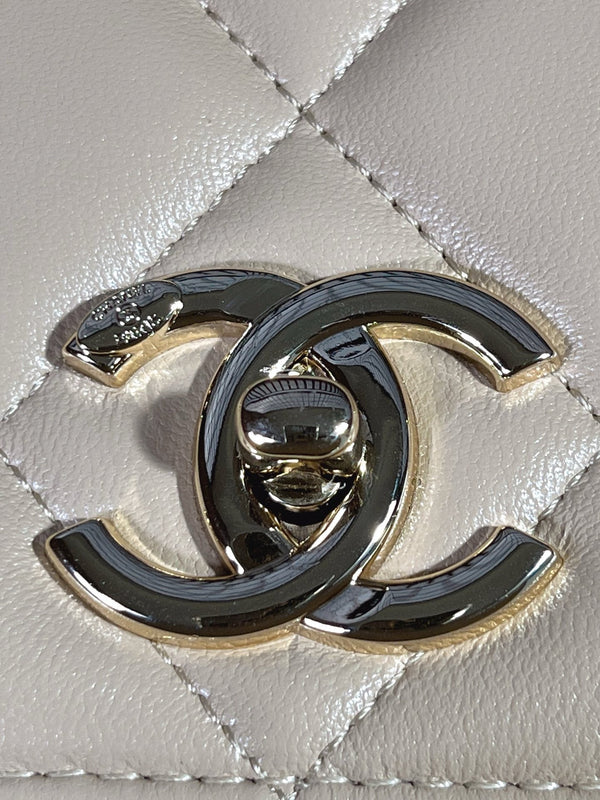 CC TRENDY 25CM BEIGE LAMBSKIN LIGHT GOLD HARDWARE