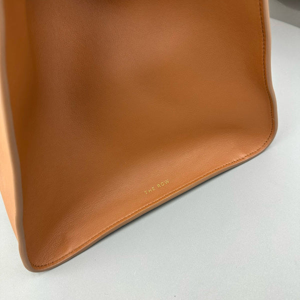 The Row Margaux 10 Pelle Marrone