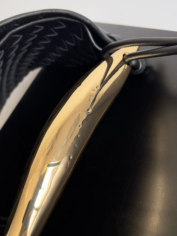 SARDINA 39 CON CATENA IN PELLE DI AGNELLO NERA