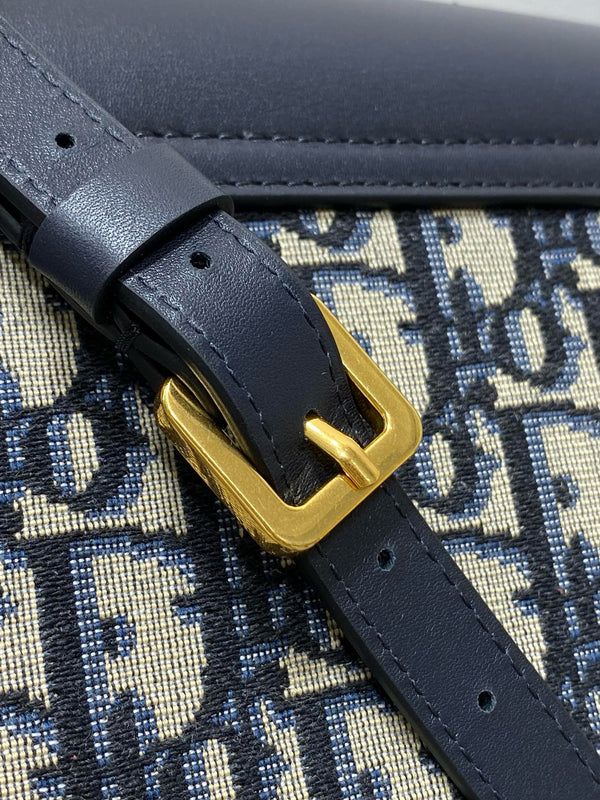 MONTAIGNE AVENUE 22 BAG IN NAVY BLUE CALFSKIN AND MONOGRAM OBLIQUE JACQUARD