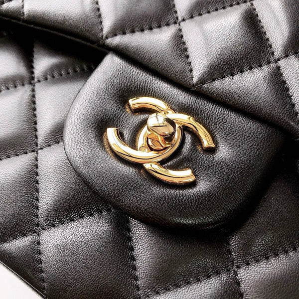 CLASSIC FLAP 30 BLACK LAMBSKIN LIGHT GOLD HARDWARE