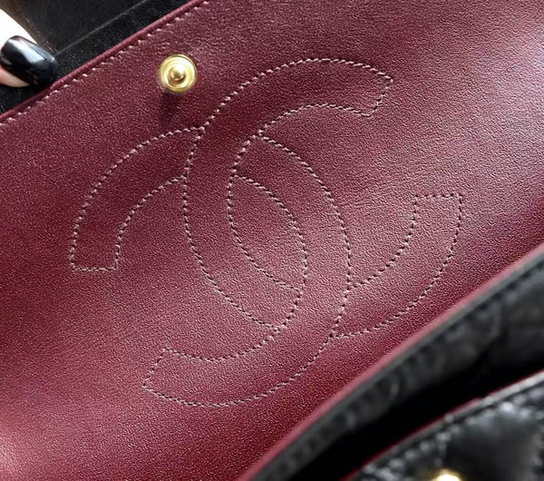 Borsa a tracolla CC Classic 2.55 Flap Bag 24 cm in pelle di agnello invecchiata nera