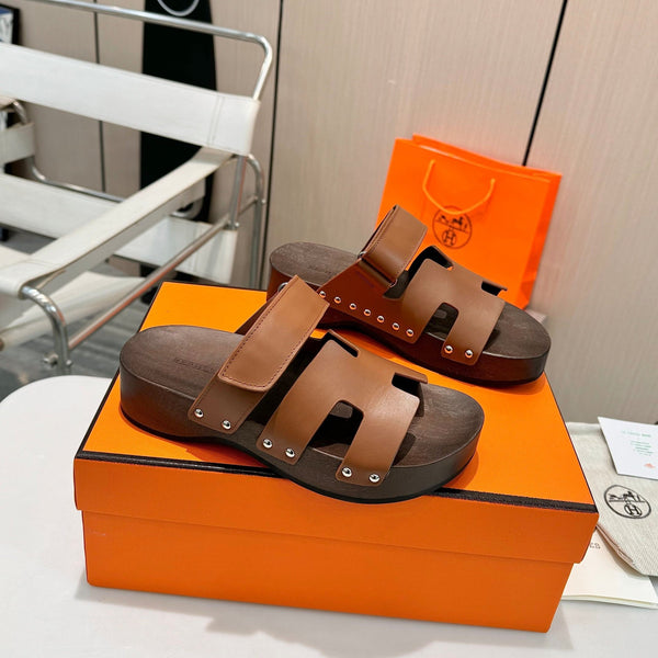 HM Kos Clog 40 Pelle di vitello dorata Suola in legno scuro