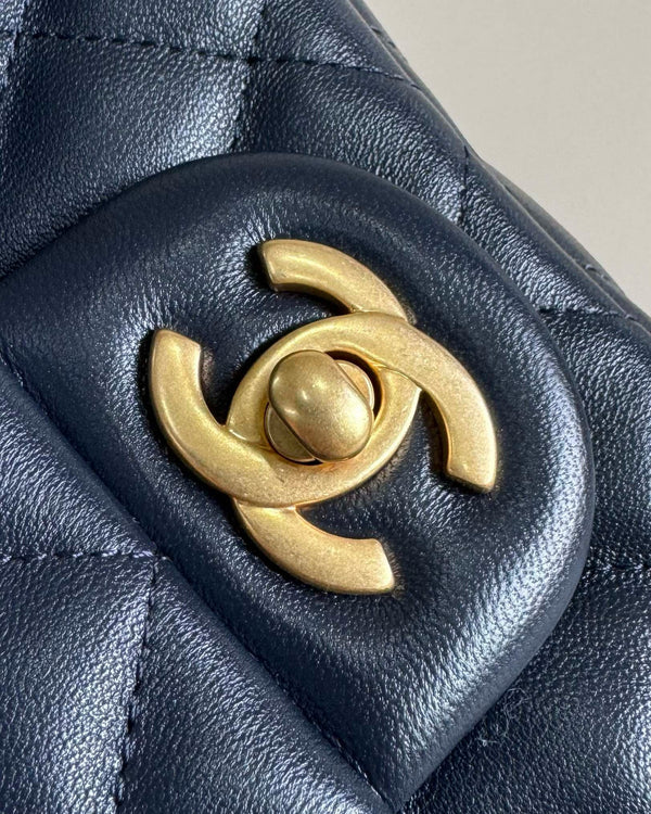 CC 20 Flap Bag 20cm Dark Blue Lambskin