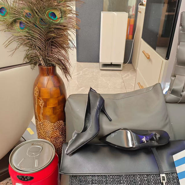 Prada Antiqued Pumps 85mm Black Tan calfskin