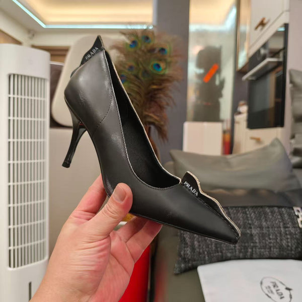 Prada Antiqued Pumps 85mm Black Tan calfskin