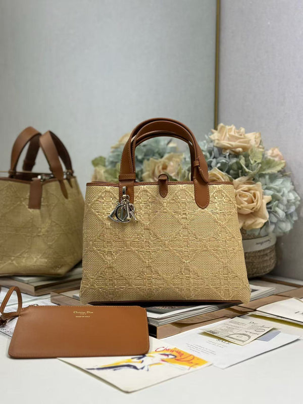 CD Toujours Vertical Tote Bag Brown Coconut Fiber Weaving Paired with Cowhide