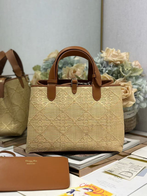 CD Toujours Vertical Tote Bag Brown Coconut Fiber Weaving Paired with Cowhide