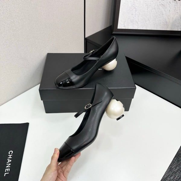 CC 25 FW Mary Janes with Faux Pearl 85mm Black Lambskin