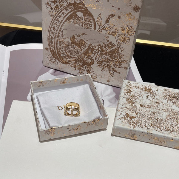 30 MONTAIGNE RING GOLD-FINISH METAL AND SILVER