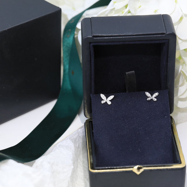 ORECCHINI A PERNO PICCOLI IN ARGENTO CON FARFALLA E DIAMANTI