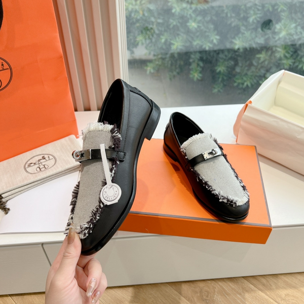 Mocassino Destin in pelle di vitello nera con frange in tela