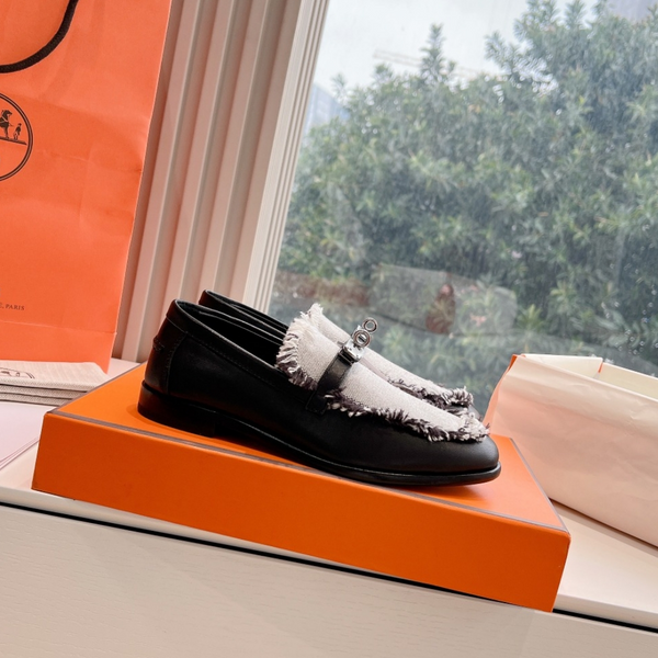 Mocassino Destin in pelle di vitello nera con frange in tela