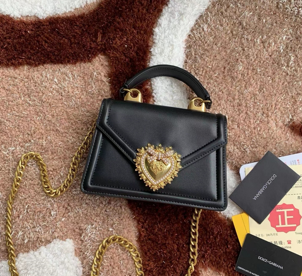 large devotion 26cm shouder bag black qulted cafskin