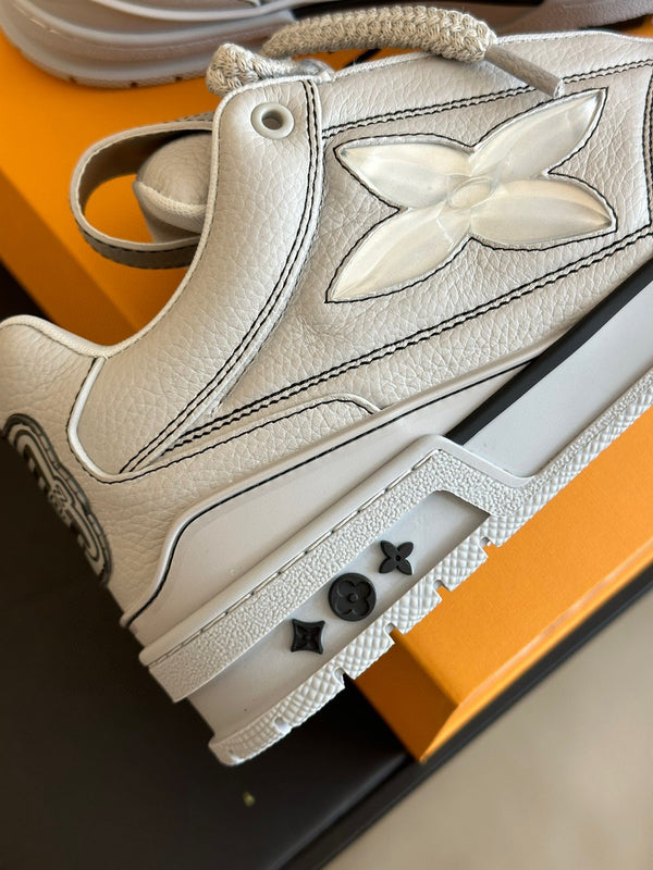 Sneaker da skate LV in pelle di vacchetta e tessuto a rete bianco sporco