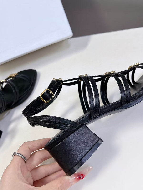 Sandalo CL Clemence Triomphe Multi Logo Oro In Pelle Di Vitello Nera