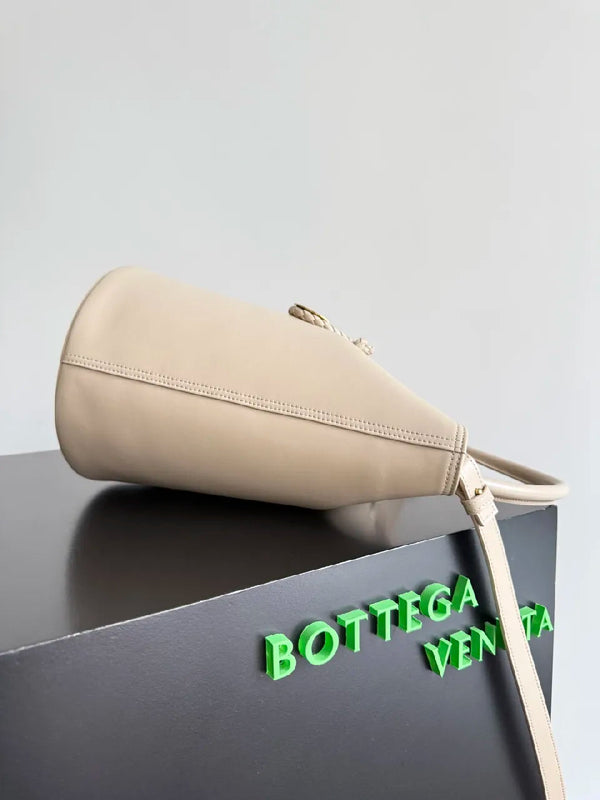 BV 25S Medium Liberta 30cm Beige Calfskin GHW