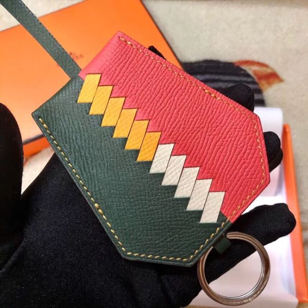 HM Clochette Cles Grand Tressage Charm In Green And Rose Lipstick