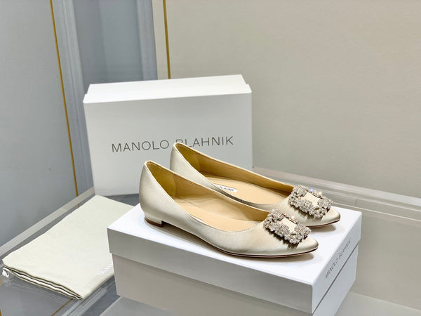 Manolo Diamond Buckle Pumps Beige Silk 327500