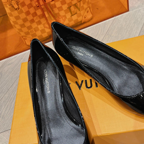 DÉCOLLETÉ LV CON TACCO BASSO NERO LUCIDO