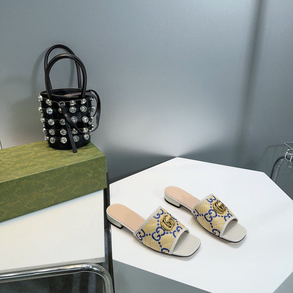 GG MATELASSÉ CANVAS SLIDES GREEN LOGO