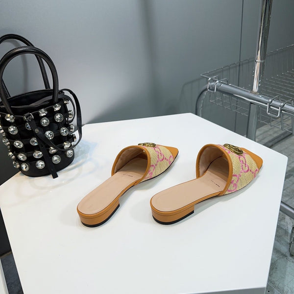 GG MATELASSÉ CANVAS SLIDES PINK LOGO