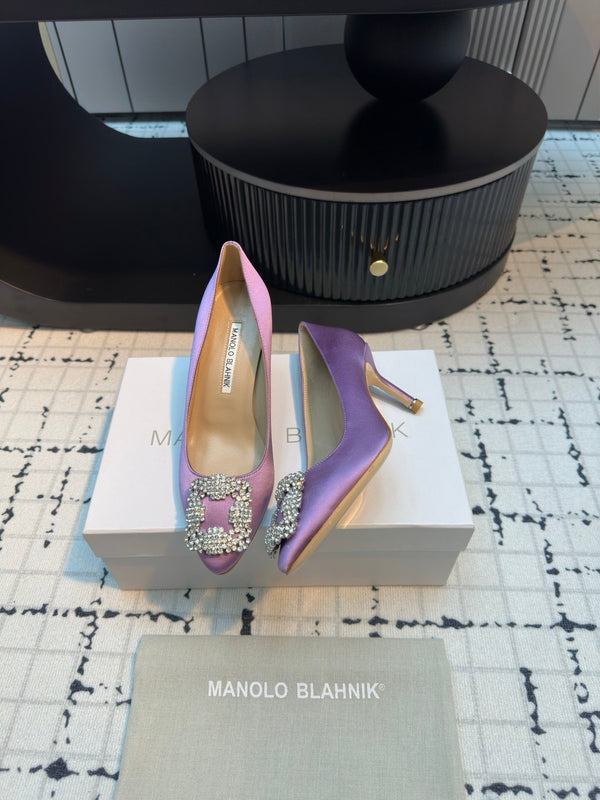 Manolo Blahnik Hangisi Buckle Pump 810197