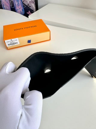 LV Capucines Compact Wallet Taurillon & Cowhile GHW