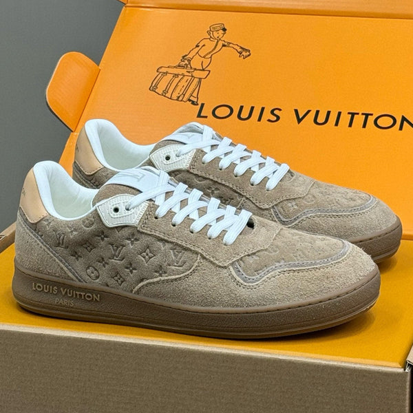 STADIUM SNEAKER IN KHAKI BROWN EMBOSSED MONOGRAM SUEDE