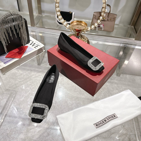 Bell Viv 25 Pumps Black Imported Silk 300731