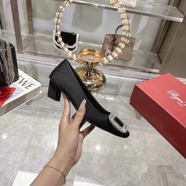 Bell Viv 25 Pumps Black Imported Silk 300731