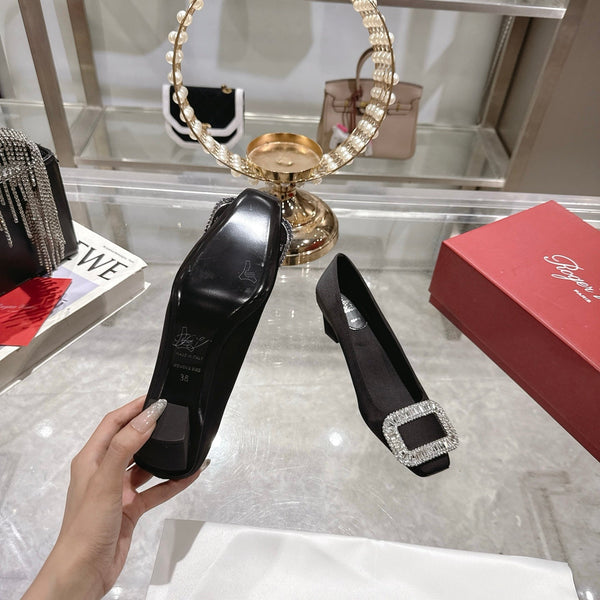 Bell Viv 25 Pumps Black Imported Silk 300731