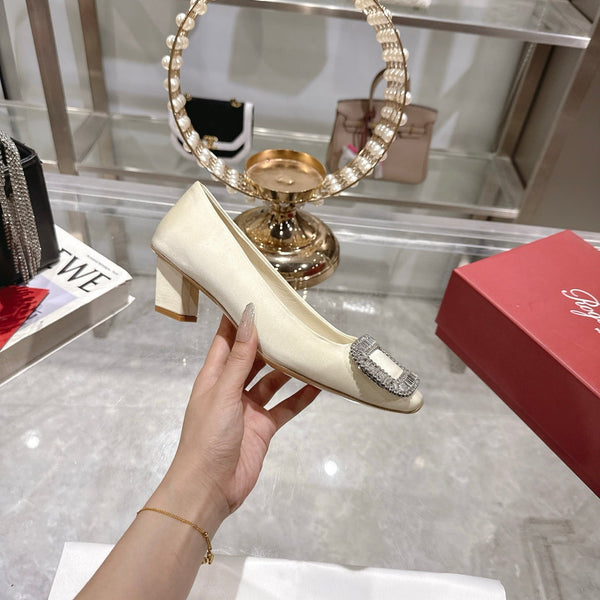 Bell Viv 25 Pumps White Imported Silk 300735