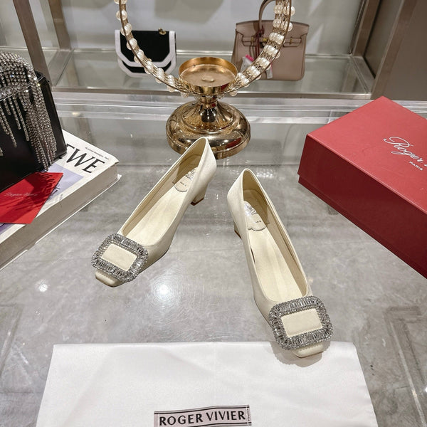 Bell Viv 25 Pumps White Imported Silk 300735