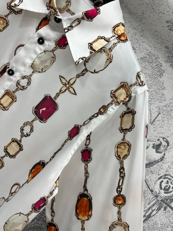 LV 25 Catena con pietre preziose e motivo decorativo in poliestere bianco